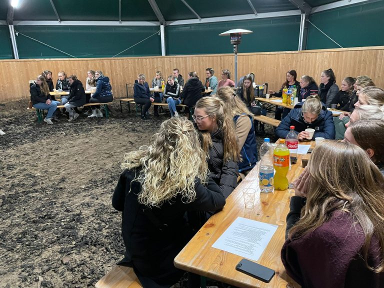 Leerzame discussieavond en stalbezoek bij Esther Liano