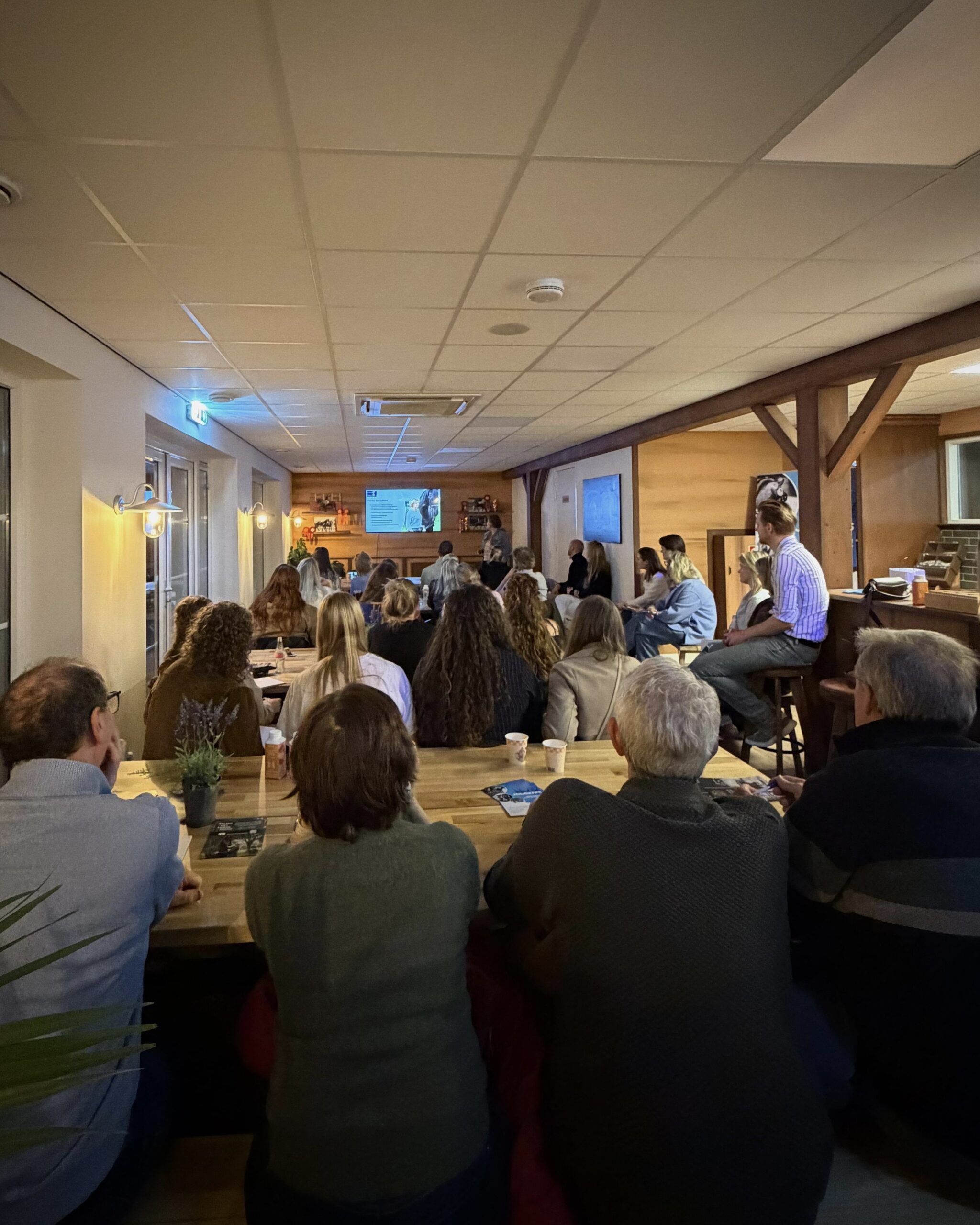 Terugblik: Algemene Ledenvergadering & lezing over voeding bij Stoeterij Molenwaard